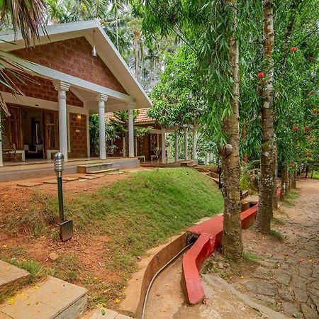 Orchid Trails Resort สุลต่านบาเทรี ภายนอก รูปภาพ