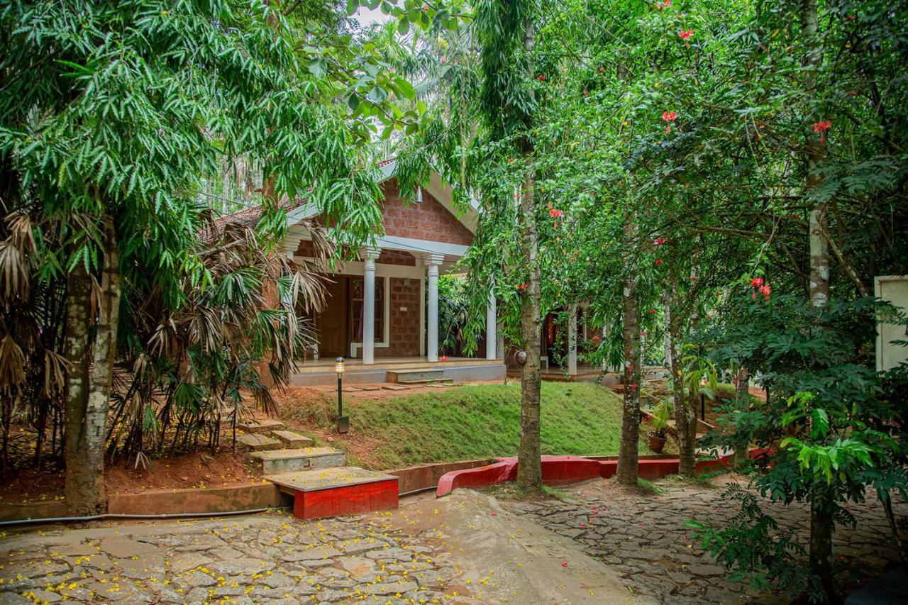 Orchid Trails Resort สุลต่านบาเทรี ภายนอก รูปภาพ
