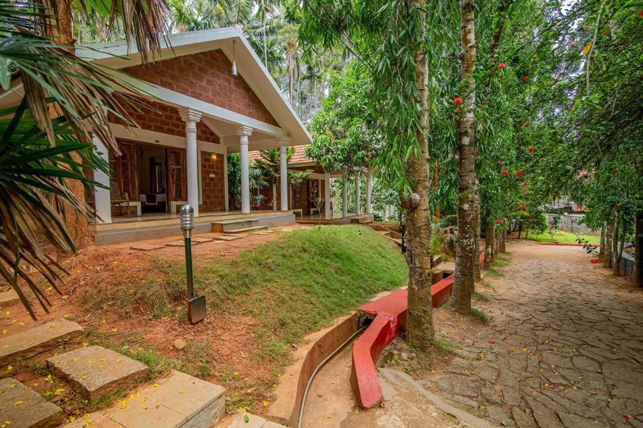 Orchid Trails Resort สุลต่านบาเทรี ภายนอก รูปภาพ